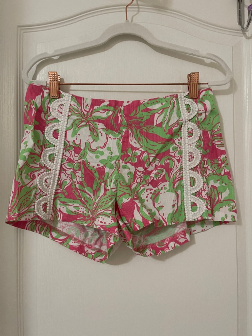 Lilly Pulitzer shorts size four EUC